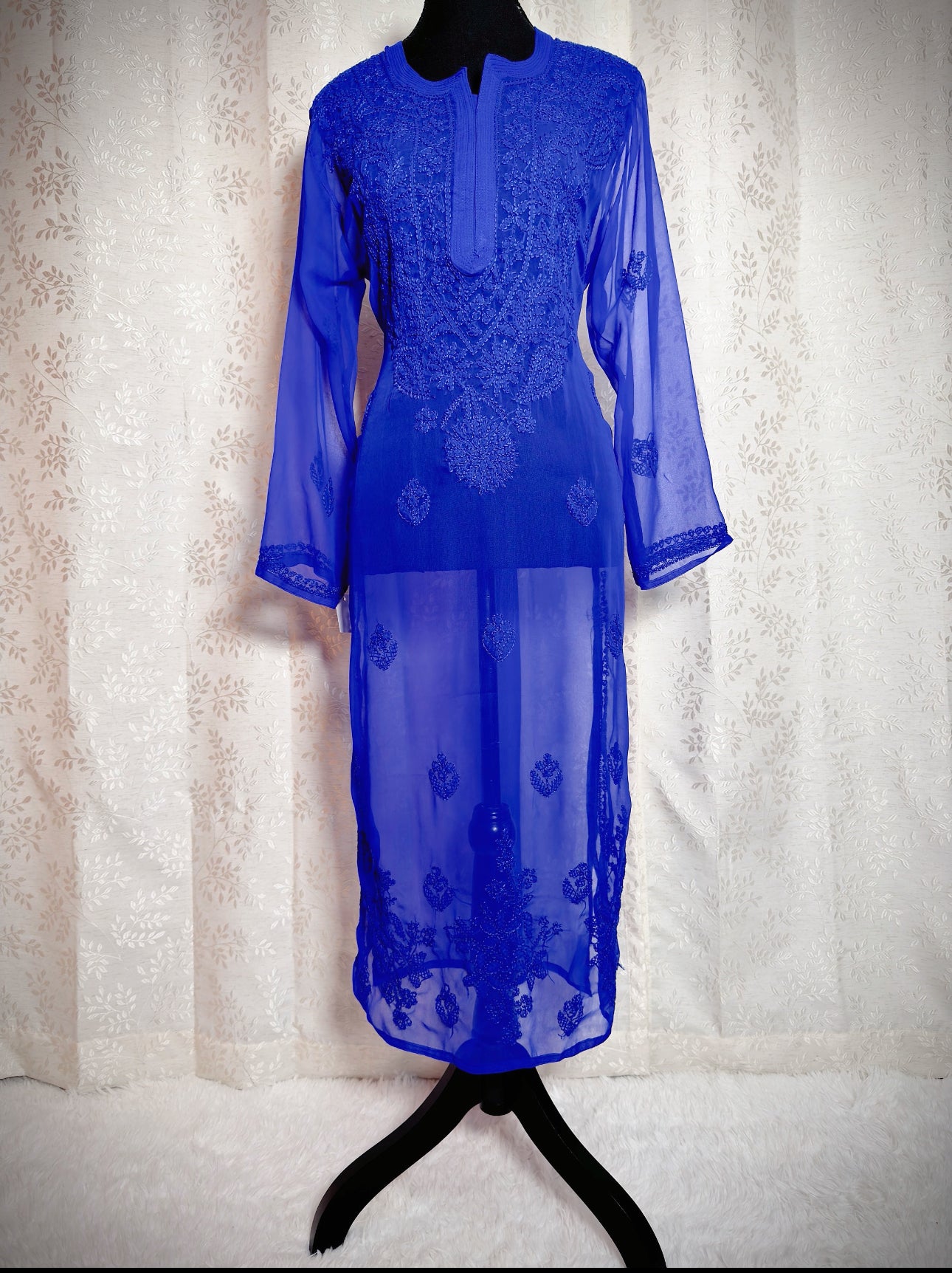 Monochrome Chikankari Kurti: Chic Tunic with Slits - Femantraa