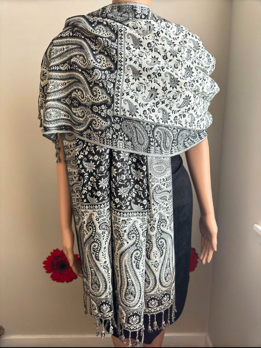 Kairi ambi motif reversible Stole (black white)