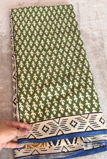 Ethnic Elegance:Mulmul Cotton Handblock Dabu Print Saree - Femantraa